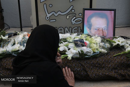 تشییع پیکر بازیگر سینما حسین شهاب از مقابل ساختمان شماره دو خانه سینما