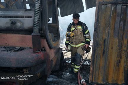 آتش سوزی در کارخانه رنگ در جاده مخصوص کرج