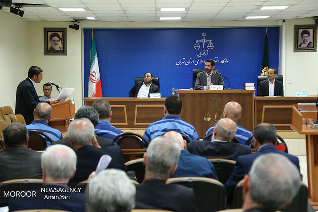  من با یک خودکار به بانک رفتم و با یک خودکار از بانک بیرون آمدم