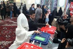 حضور عروس و داماد تبریزی در پای صندوق رای + تصاویر