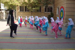 دانش آموزان از فعالیت بدنی در حیاط مدرسه خودداری کنند/تعطیلی زنگ ورزش در مدارس پایتخت به علت آلودگی هوا