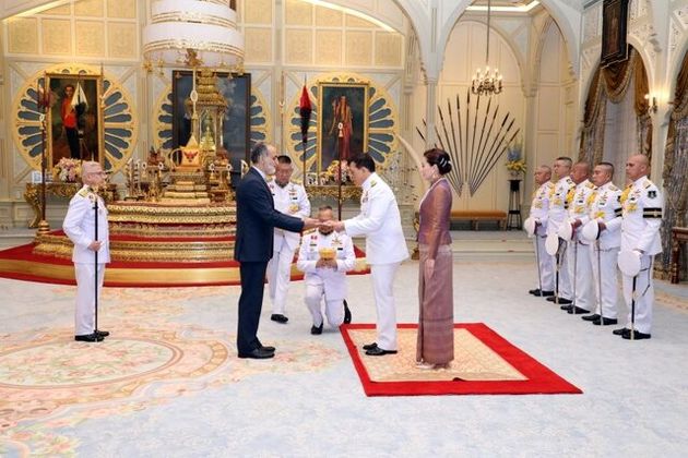 تقدیم رونوشت استوارنامه سفیر جدید ایران به پادشاه تایلند