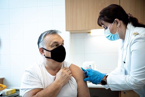 واکسیناسیون نخست وزیر مجارستان با واکسن سینوفارم
