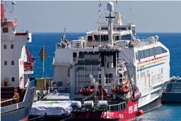 اولین کشتی حامل کمک‌های غذایی وارد سواحل غزه شد
