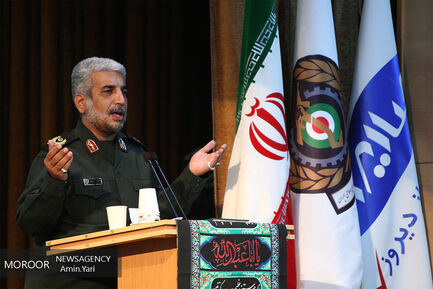 تجلیل از خانواده شهدا و پیشکسوتان صنایع دفاعی کشور