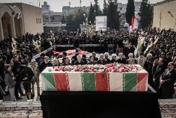 تشییع و خاکسپاری پیکر یک شهید گمنام در کوی دانشگاه تهران همزمان با 28 صفر