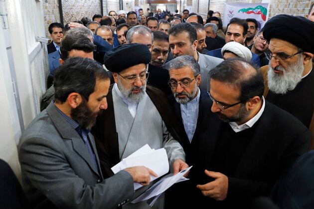 بازدید آیت الله رییسی از زندان مرکزی کرج