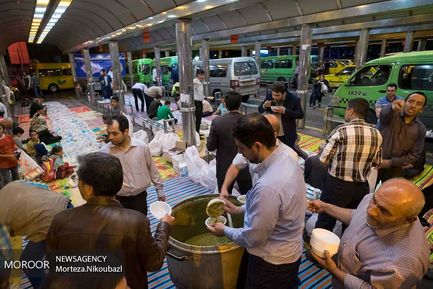 افطاری در  ترمینال تاکسی ونک