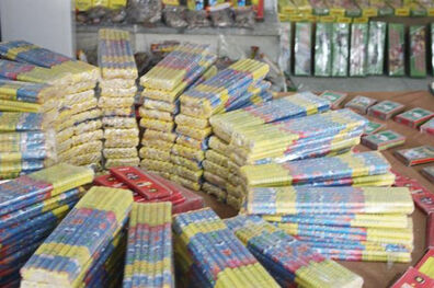 دانش آموزان جهرمی هزینه خرید ترقه را به کودکان نیازمند هدیه کردند
