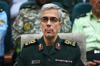سرلشکر باقری از نمایشگاه دستاوردهای قرارگاه پدافندهوایی بازدید کرد