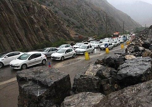 جاده هراز مسدود است