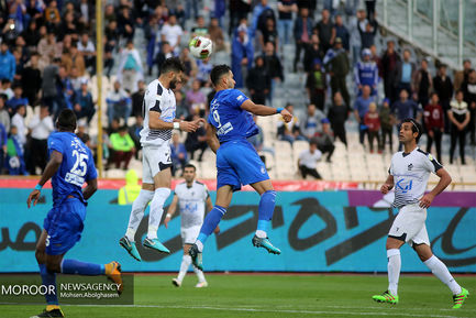 دیدار تیم های فوتبال استقلال تهران و پیکان