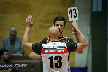 دیدار تیم های والیبال بانک سرمایه و شهرداری تبریز