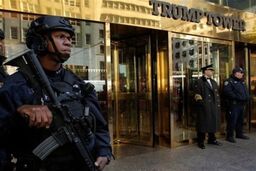 برج ترامپ شاهد تجمع صدها نفر بر علیه سیاست های ترامپ