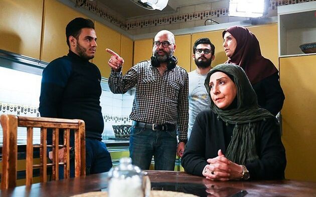 تصویر برداری مجموعه تلویزیونی آسمان هوای باران دارد اسفند ماه به پایان می رسد 