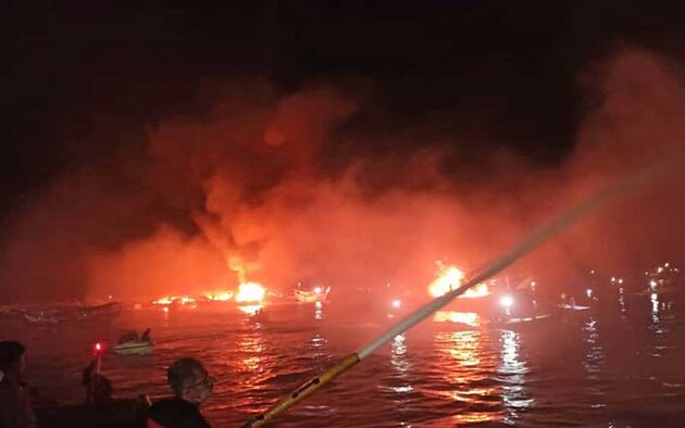 آتش‌ سوزی در اسکله صیادی بندر کنگ مهار شد