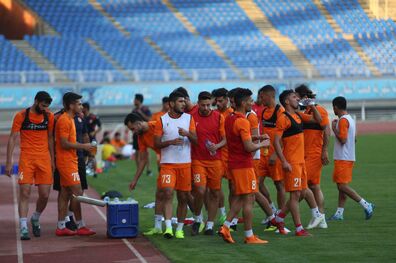 تمرین ریکاوری تیم فوتبال شهر خودرو مشهد در تبریز