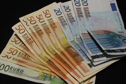 قیمت یورو 1 اردیبهشت 808 ریال کاهش یافت