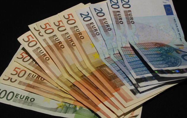 قیمت یورو 1 اردیبهشت 808 ریال کاهش یافت